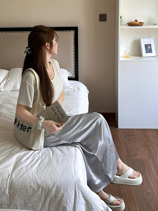 SIIJJEYY枝辑品牌夏季新款仿醋酸缎面流光半身裙 商品图5