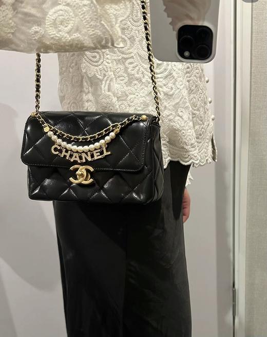 香奈儿  24A珍珠链条口盖包   单肩包 斜挎包 （LZ*MM） 商品图3