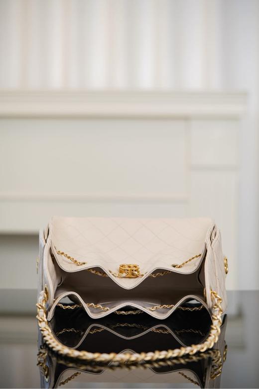 香奈儿  25S small hobo 抽绳水桶包 米白色鱼子酱  (LZ) 商品图5