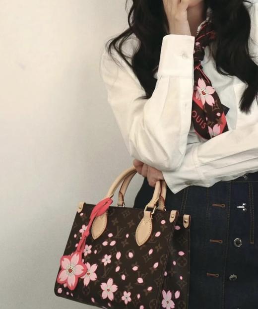 驴家LV x 村上隆联名款 樱花系列可拆卸肩带 托特包Tote包购物袋单肩斜挎手提包（LZ*MM） 商品图3