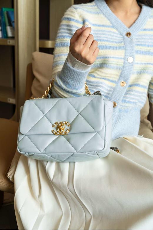 CHANEL香奈儿 19Bag 金扣翻盖双链条 羊皮 单肩斜挎包 小号 （LZ*MM） 商品图3