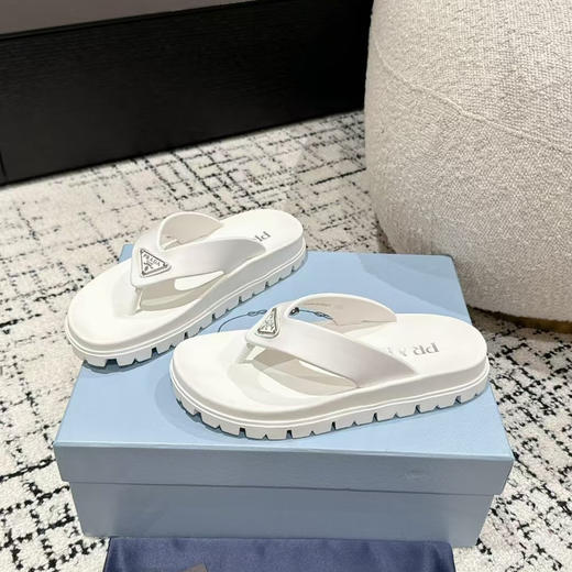PRADA普拉达 时尚露趾人字拖鞋 女款 白色（HC） 商品图2