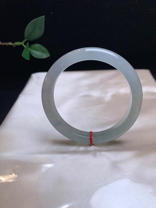 620567，55 冰晴底细条正圈，特别秀气，冰冰透透，一截颜色略深些，整条均匀 商品图3