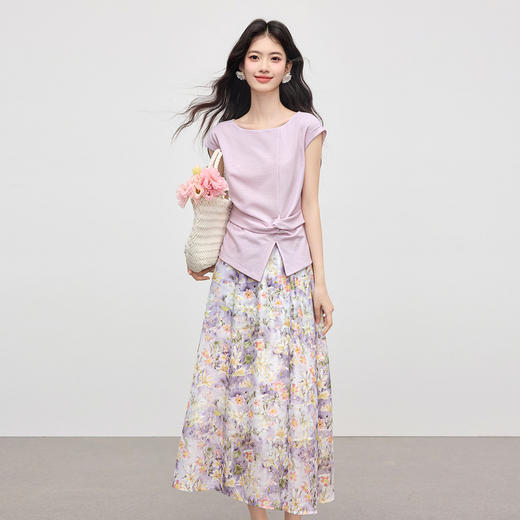 【07/23新品】熙世界夏日巨好看的套装女2025新款扭结马甲T恤碎花半身裙两件套 商品图4