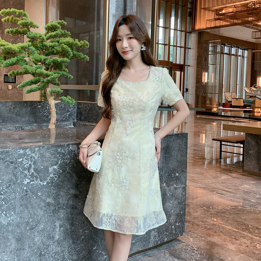 奢姿大码女装2025夏季金线玫瑰刺绣气质连衣裙胖妹妹时尚方领裙子9952890565 商品图4