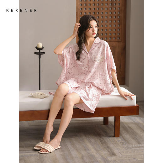 可人儿小众设计泡泡绵女士带胸垫睡衣夏季短袖可外出家居服三件套 商品图2