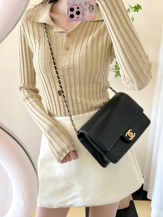 香奈儿 24k  秋冬系列鱼子酱口盖包 饱满又复古的包型， 配上小圆牌又甜又酷 中号（LZ） 商品图5