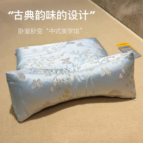 线下高端理疗馆同款！【Calvert Kris睡眠理疗枕】精选丝滑绸缎面料  人体工学三角枕+小方枕的设计  贴合人体颈椎曲线