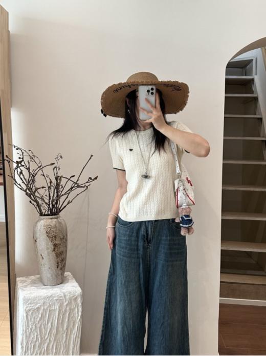 💥💥【MOMOTIABIN圆领撞色爱心刺绣T恤YMC169】🌻爱心小标冰丝针织T恤💗 镂空绞花针织纹理超有质感，胸口小爱心刺绣直接狙击少女心，圆领撞色边细节感拉满～ 商品图4