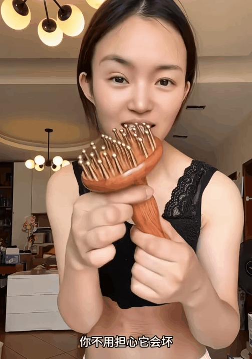 🔥美妆达人都在抢 😱【花梨木升級29齿黄铜经络刷】导热渗透双效🈴一‼️ 商品图6