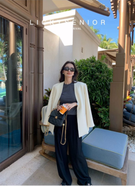 💥【MOMOTIABIN圆领纯色T恤YMC128】🌻如同夏日的清晨💗 捕捉了初夏威风的舒适感觉✨ 宛如一个亲切的拥抱，将你包裹在柔软的触感中。设计简约❗️❗️