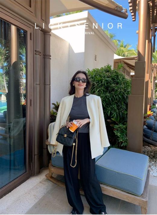 💥【MOMOTIABIN圆领纯色T恤YMC128】🌻如同夏日的清晨💗 捕捉了初夏威风的舒适感觉✨ 宛如一个亲切的拥抱，将你包裹在柔软的触感中。设计简约❗️❗️ 商品图0