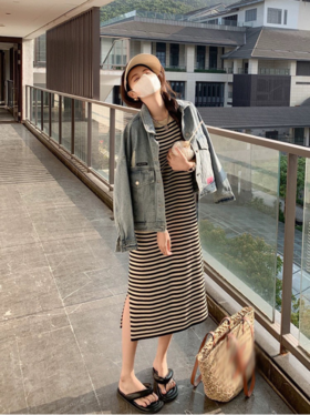 💥2025新款无袖针织背心裙‼️【MOMOTIABIN圆领条纹连衣裙YMC043】🌻小个子也可以驾驭，两个颜色，任你选！