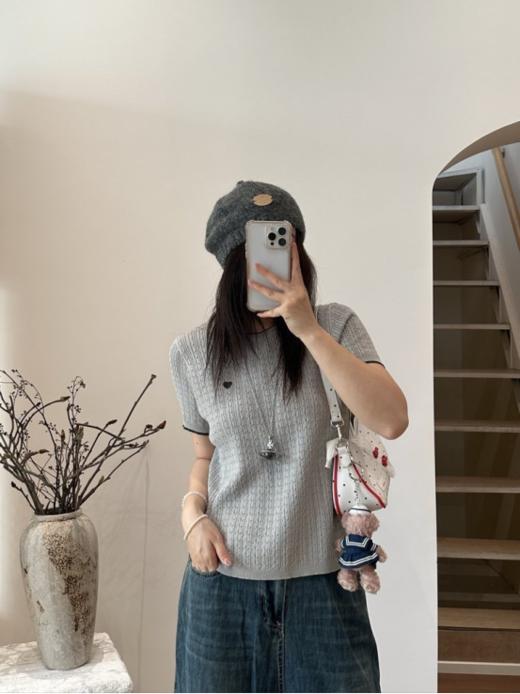 💥💥【MOMOTIABIN圆领撞色爱心刺绣T恤YMC169】🌻爱心小标冰丝针织T恤💗 镂空绞花针织纹理超有质感，胸口小爱心刺绣直接狙击少女心，圆领撞色边细节感拉满～ 商品图2