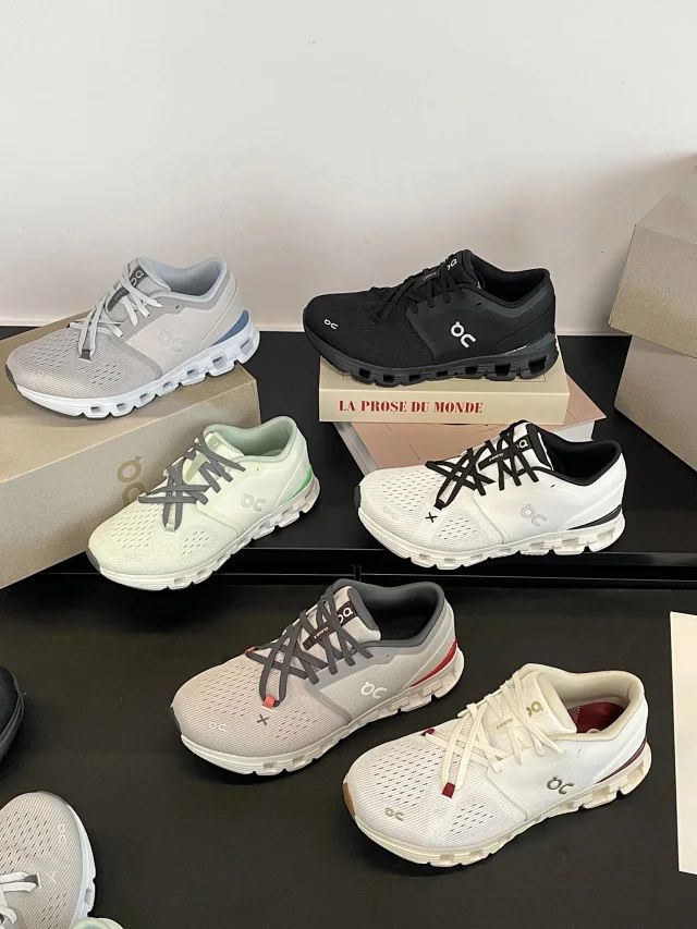 On昂跑 𝐂𝐥𝐨𝐮𝐝 𝐗𝟒综合训练鞋