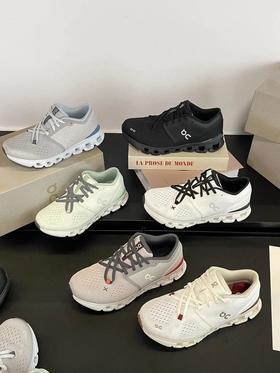 On昂跑 𝐂𝐥𝐨𝐮𝐝 𝐗𝟒综合训练鞋