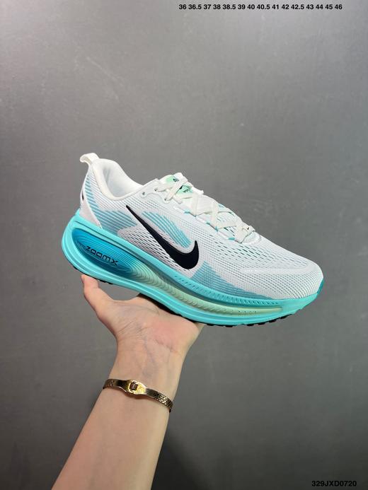 点此购买 耐克Air Zoom Vomero 18登月18代涡轮增压男女款全掌气垫运动鞋 98 324884 商品图11