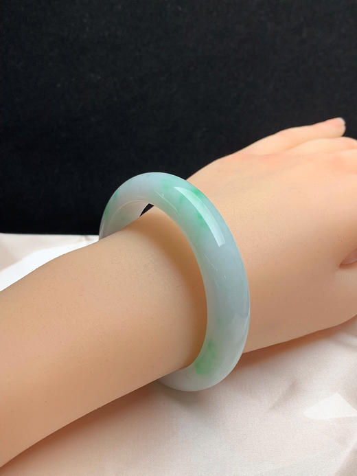 620592，54圈口，飘绿正圈平安镯，飘绿花，底子细腻 商品图4