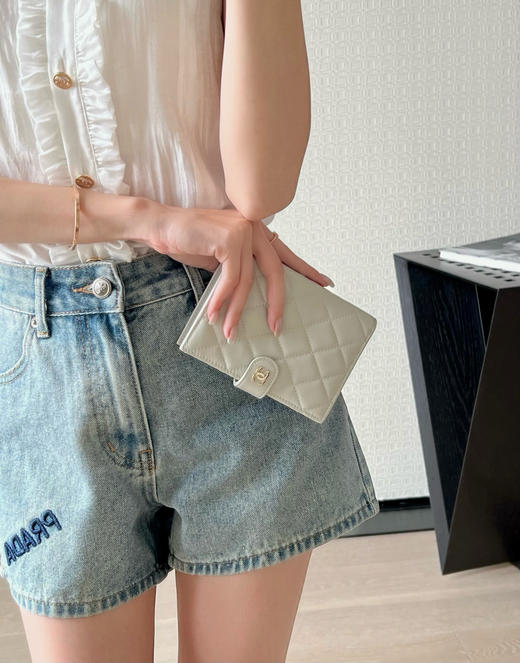 香奈儿按扣护照夹（LZ） 商品图3