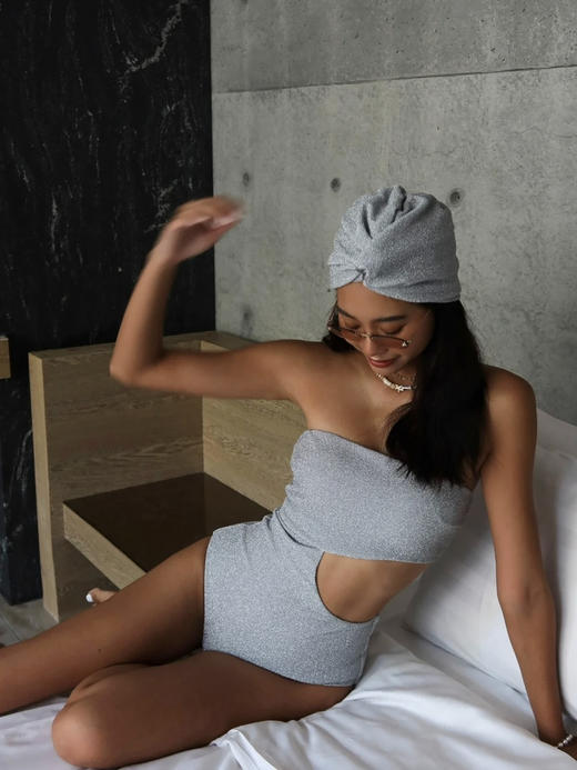 HAI｜41110 Stardust strapless cut-off Onepiece  [粼粼 抹胸侧镂空连体泳衣 ] 商品图3