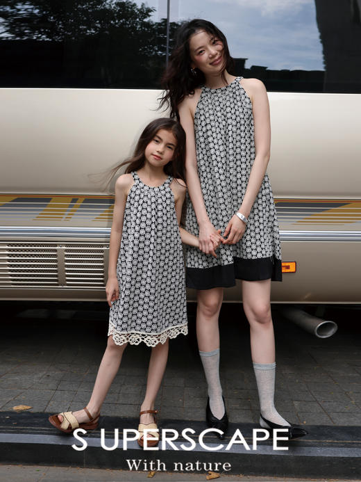 素舶童装 全棉亲肤透气肌理感绣花挂脖短款连衣裙 商品图4