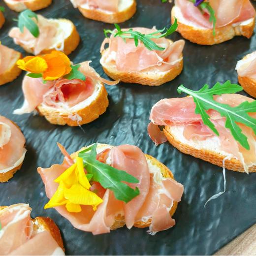 【甜久荟】欧式冷餐会/茶歇 适合餐点时间的冷餐会/茶歇 5种咸点（含纯肉拼盘） 3种甜点 水果和品牌软饮 适合30人起的活动 含配送上门摆台道具和现场服务 提前一周预定 急单请询客服 价格限上海含郊区 商品图3