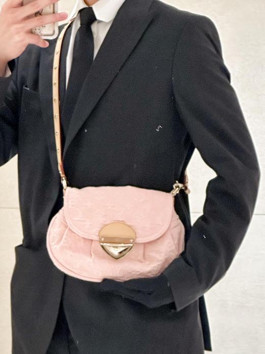 驴家 SUNSET 手袋斜跨单肩包 型号：M13347牛仔粉色(JPH) 商品图10