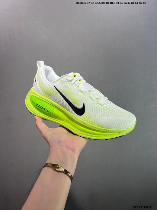 点此购买 耐克Air Zoom Vomero 18登月18代涡轮增压男女款全掌气垫运动鞋 98 324884 商品图10