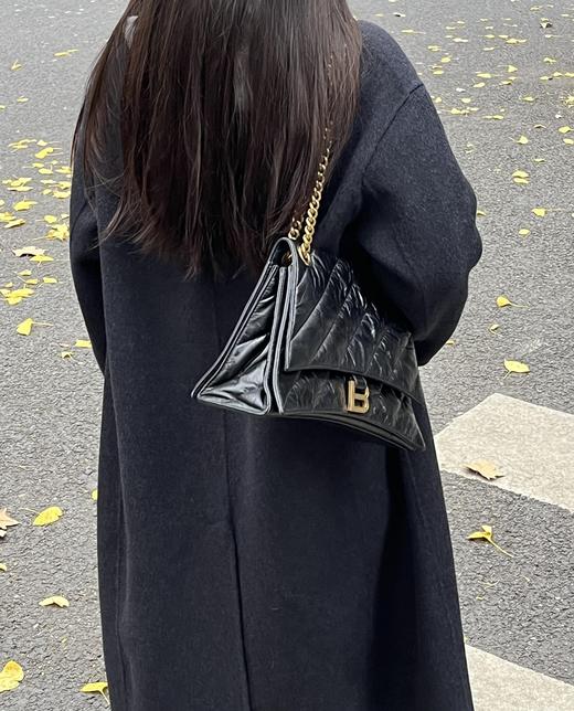 巴黎世家 crush链条包⛓️ ⏳经典沙漏轮廓却又像枕头般柔软（MM） 商品图9