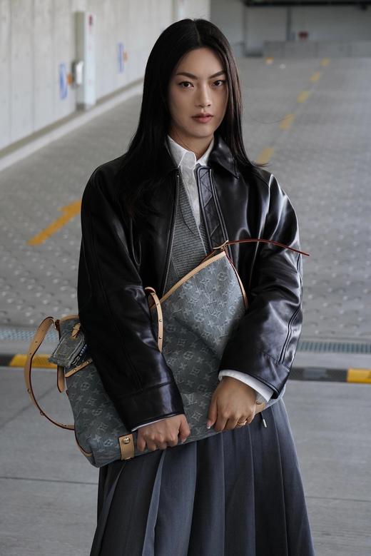 驴家 Carryall MM Monogram 灰丹宁满身徽标印花可拆卸调节肩带牛皮饰边棉单肩手提包 (JPH) 商品图9