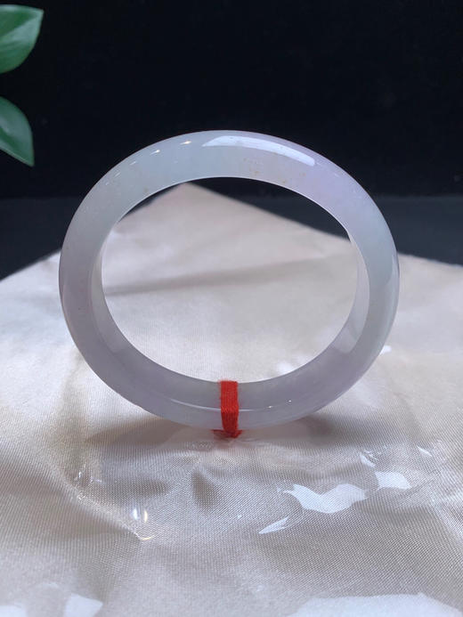 620581，54.1冰紫贵妃镯，玉质细腻水头十足，整体厚装，非常仙气的冰紫，有点点洒金 商品图1