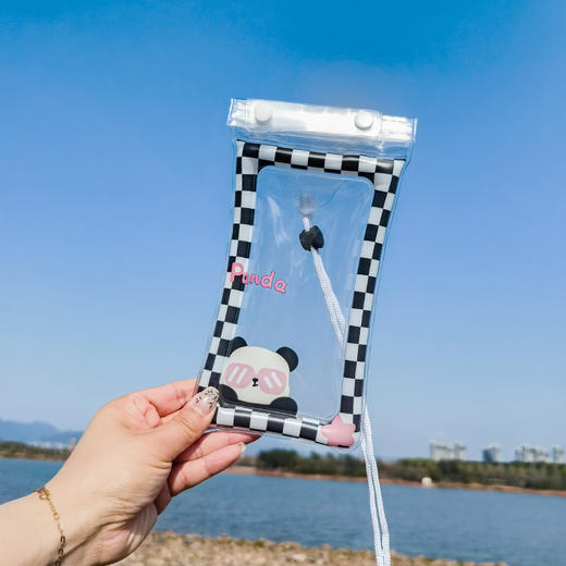 【超值19.9任选3个！包邮到家！】2025简约可爱卡通手机防水袋 气囊可触屏保护套 漂流游泳手机袋-QA 商品图12