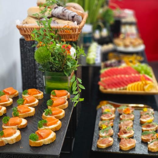 【甜久荟】欧式冷餐会/茶歇 适合餐点时间的冷餐会/茶歇 5种咸点（含纯肉拼盘） 3种甜点 水果和品牌软饮 适合30人起的活动 含配送上门摆台道具和现场服务 提前一周预定 急单请询客服 价格限上海含郊区 商品图11