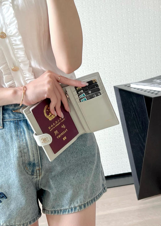 香奈儿按扣护照夹（LZ） 商品图4