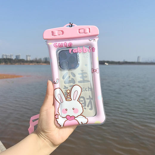 【超值19.9任选3个！包邮到家！】2025简约可爱卡通手机防水袋 气囊可触屏保护套 漂流游泳手机袋-QA 商品图6