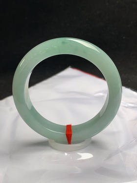 620584，54.5圈口，糯化晴底飘花正圈平安镯，清水底色，底色清爽，飘淡花