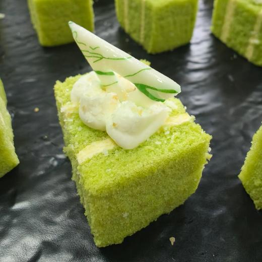 【甜久荟】欧式冷餐会/茶歇 适合餐点时间的冷餐会/茶歇 5种咸点（含纯肉拼盘） 3种甜点 水果和品牌软饮 适合30人起的活动 含配送上门摆台道具和现场服务 提前一周预定 急单请询客服 价格限上海含郊区 商品图6