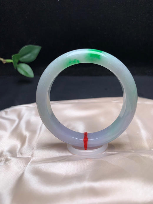 620582，53.5 春彩手镯，淡紫底飘一抹辣绿，清新秀气 商品图0