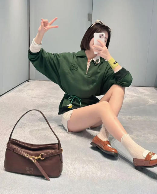 缪缪 手提包黑色石楠木两色大小号可选（LZ） 商品图7