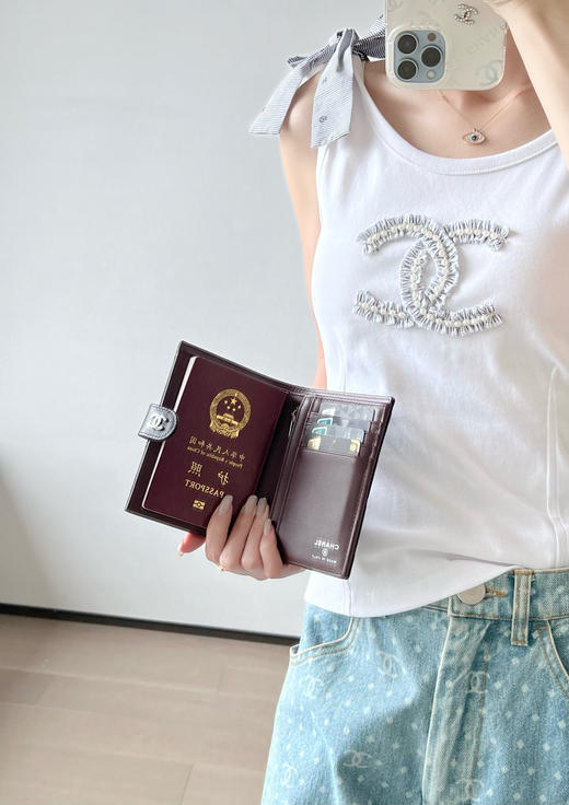 香奈儿鱼子酱黑色按扣护照夹（LZ） 商品图4