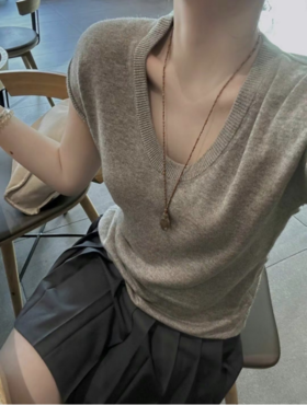 💥【MOMOTIABINu领小飞袖T恤YMC116】将日常“实用主义”贯彻到底！最近大热的飞飞袖，轻松遮住拜拜肉Chic风格，整体感觉又A又酷，让人期待值拉满！