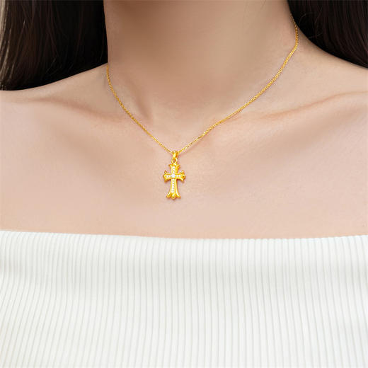 【新品首发】金刚十字架足金吊坠 闪耀黄金镶嵌十字架挂坠MEMORA诗普琳LP464601（线上专供） 商品图2