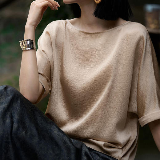 HERA CHOLE·鬼绉真丝一字领上衣 | 独特颗粒肌理，凉感、垂顺、舒适，穿上优雅松弛【3-5天发货】 商品图2