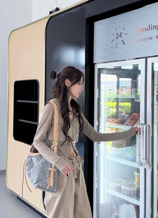 驴家 Carryall MM Monogram 灰丹宁满身徽标印花可拆卸调节肩带牛皮饰边棉单肩手提包 (JPH) 商品图2