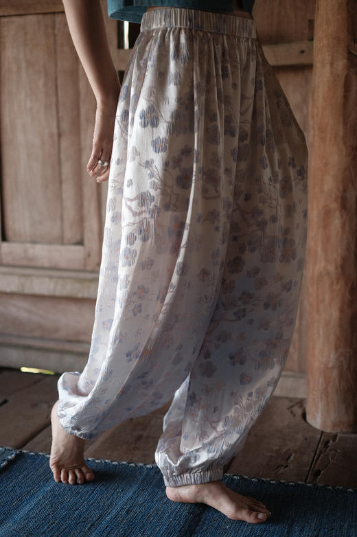 桑蚕丝梅 - 立体提花&定位印花双工艺灯笼裤 商品图0