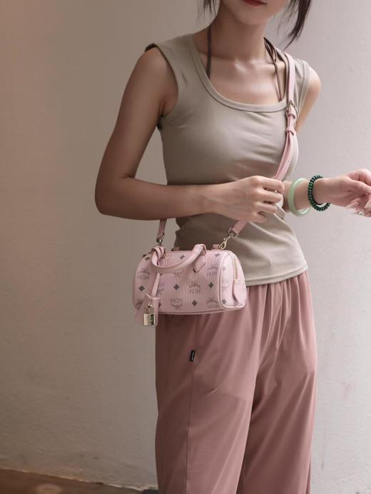 MCM EIIa Visetos 新款 樱花粉Mini 波士顿挂锁包（XM） 商品图10
