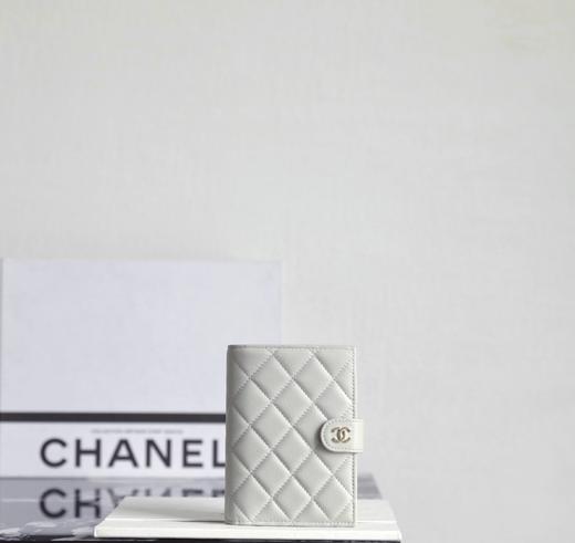 香奈儿按扣护照夹（LZ） 商品图0