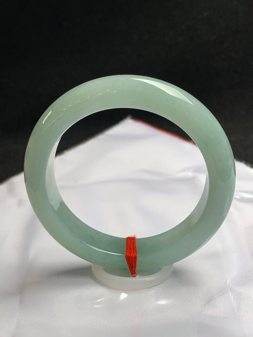 620584，54.5圈口，糯化晴底飘花正圈平安镯，清水底色，底色清爽，飘淡花 商品图3