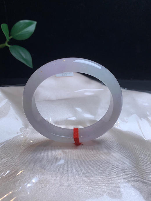 620581，54.1冰紫贵妃镯，玉质细腻水头十足，整体厚装，非常仙气的冰紫，有点点洒金 商品图3
