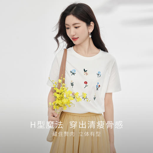 【专属特价】熙世界田园风刺绣花朵T恤短袖女夏新款清新时尚正肩圆领纯棉上衣 商品图3